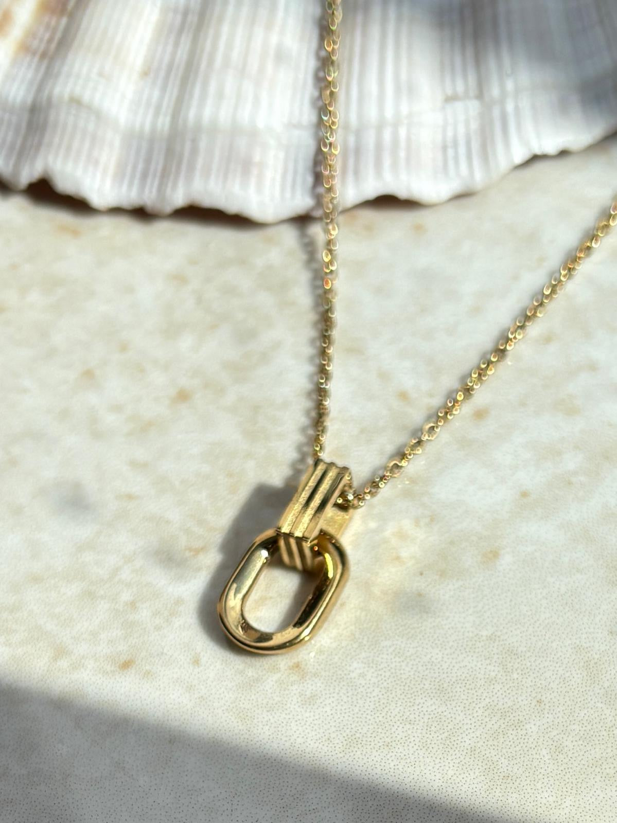 Interlocking Oval Pendant Necklace