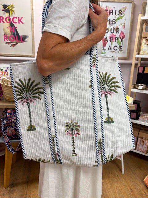 Quilted Tote Bag - White with Palm Trees